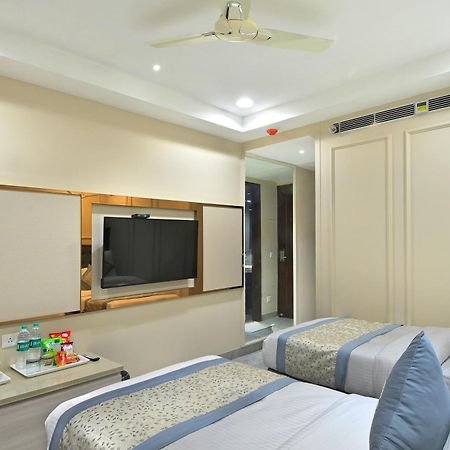 Hotel Sapphire House - 3 Mins Walk From Metro And 5 Mins From Rail Station 뉴델리 외부 사진