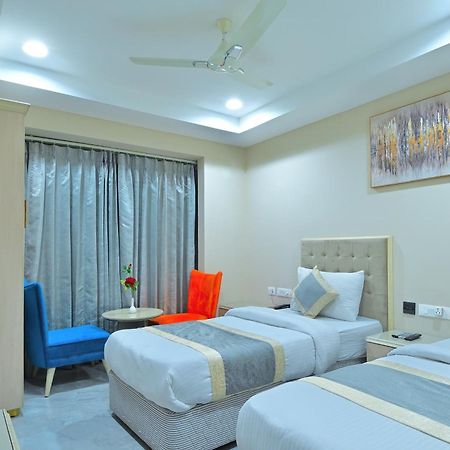 Hotel Sapphire House - 3 Mins Walk From Metro And 5 Mins From Rail Station 뉴델리 외부 사진