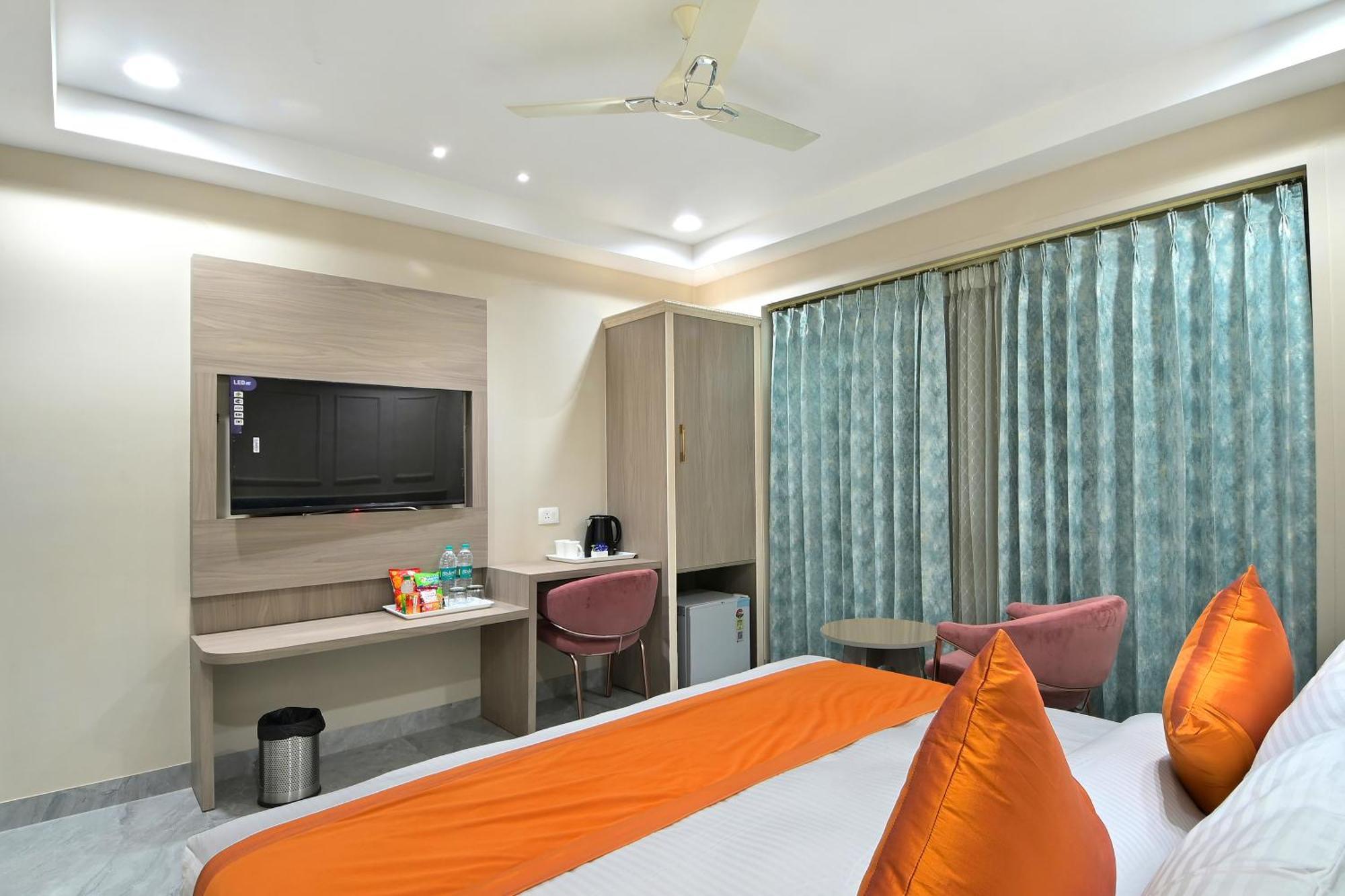 Hotel Sapphire House - 3 Mins Walk From Metro And 5 Mins From Rail Station 뉴델리 외부 사진