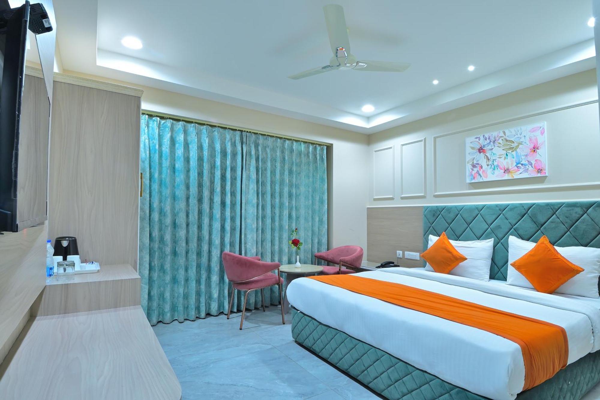 Hotel Sapphire House - 3 Mins Walk From Metro And 5 Mins From Rail Station 뉴델리 외부 사진