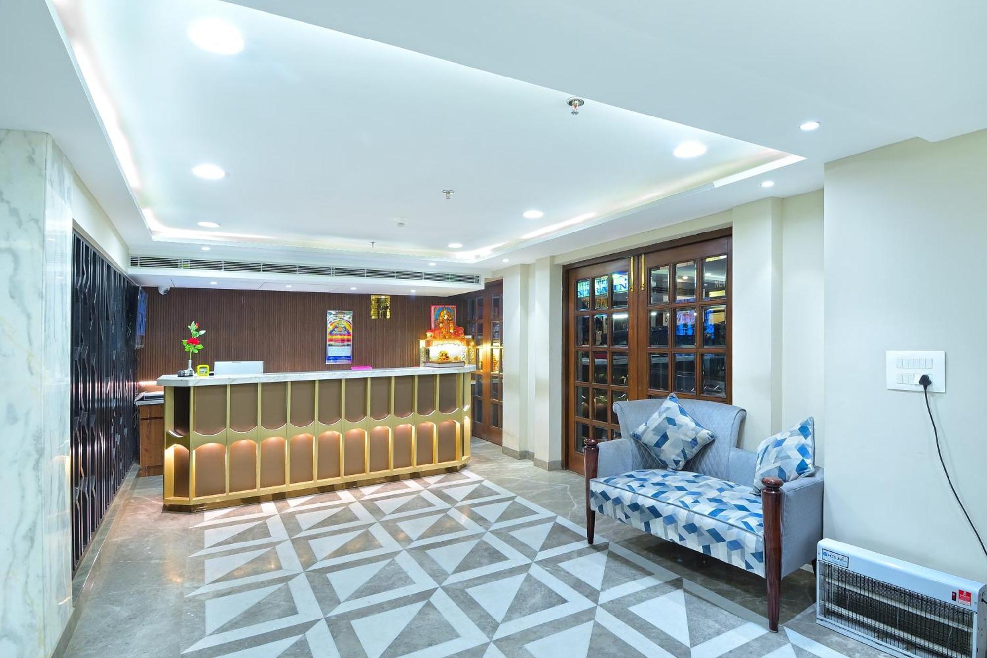 Hotel Sapphire House - 3 Mins Walk From Metro And 5 Mins From Rail Station 뉴델리 외부 사진