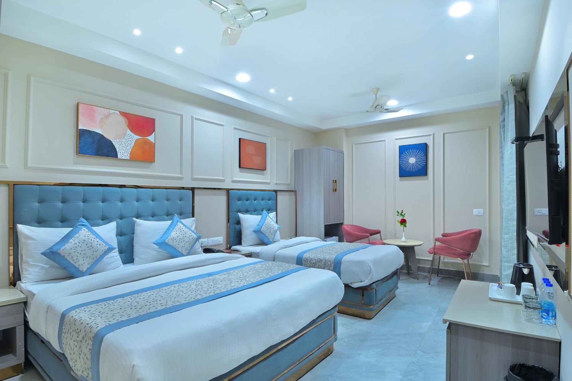 Hotel Sapphire House - 3 Mins Walk From Metro And 5 Mins From Rail Station 뉴델리 외부 사진