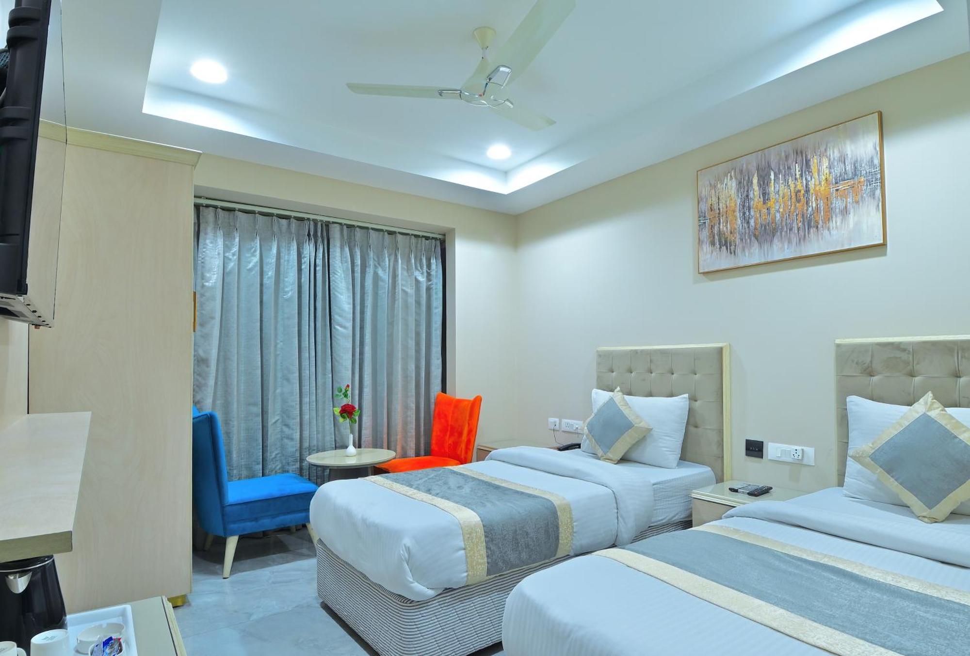 Hotel Sapphire House - 3 Mins Walk From Metro And 5 Mins From Rail Station 뉴델리 외부 사진