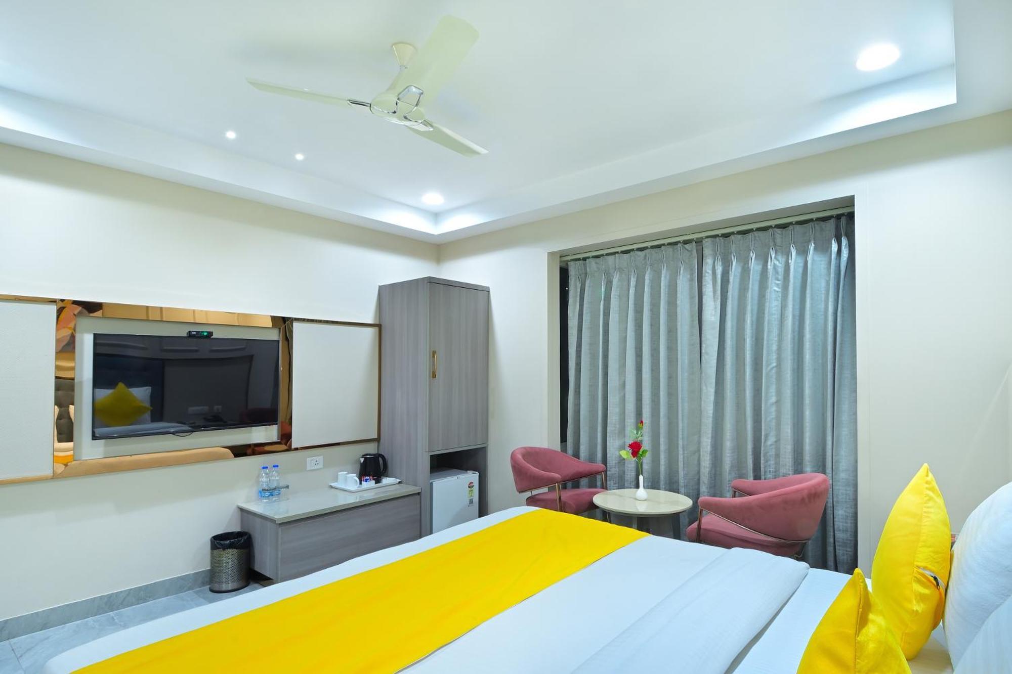 Hotel Sapphire House - 3 Mins Walk From Metro And 5 Mins From Rail Station 뉴델리 외부 사진