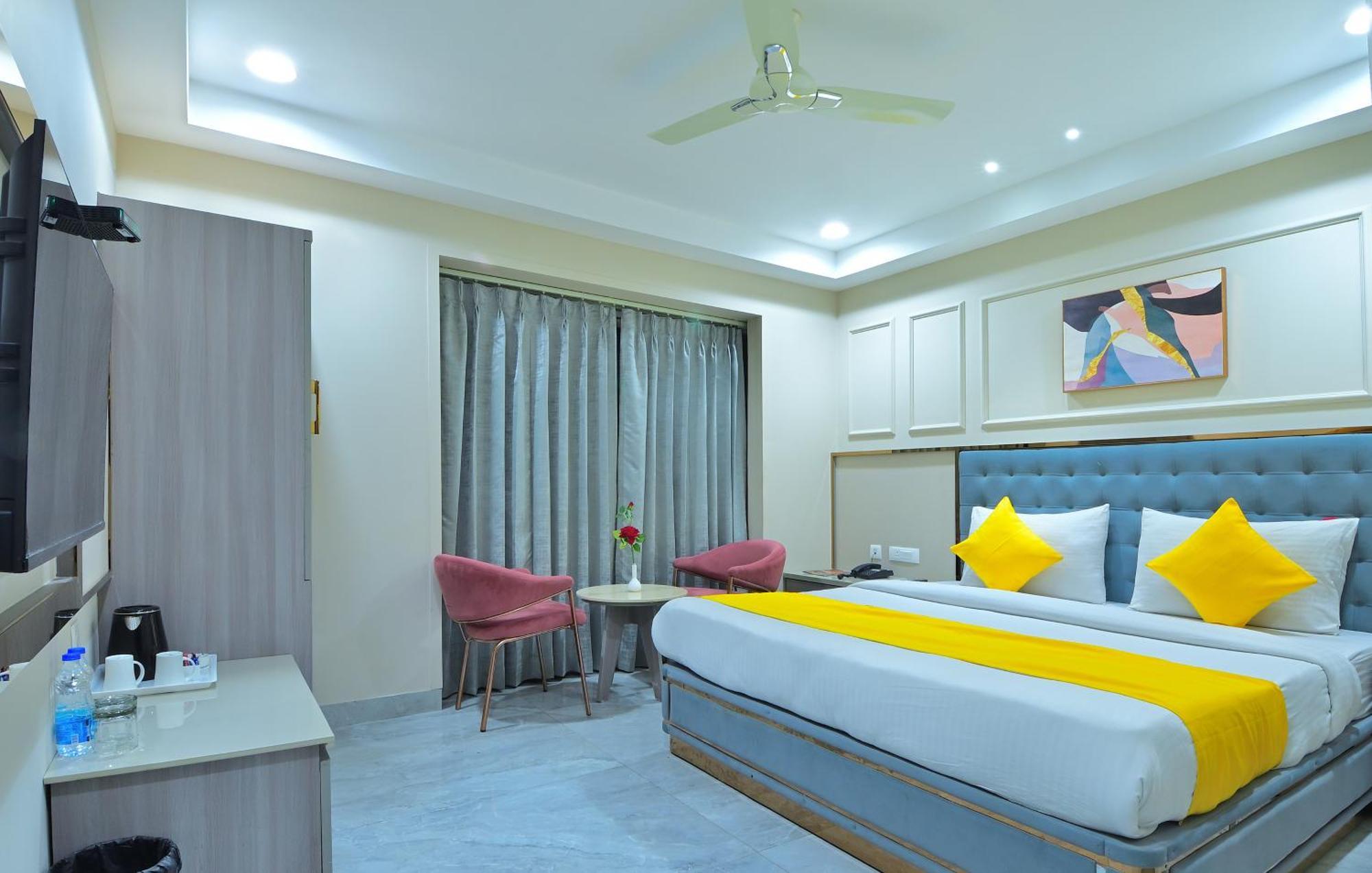 Hotel Sapphire House - 3 Mins Walk From Metro And 5 Mins From Rail Station 뉴델리 외부 사진