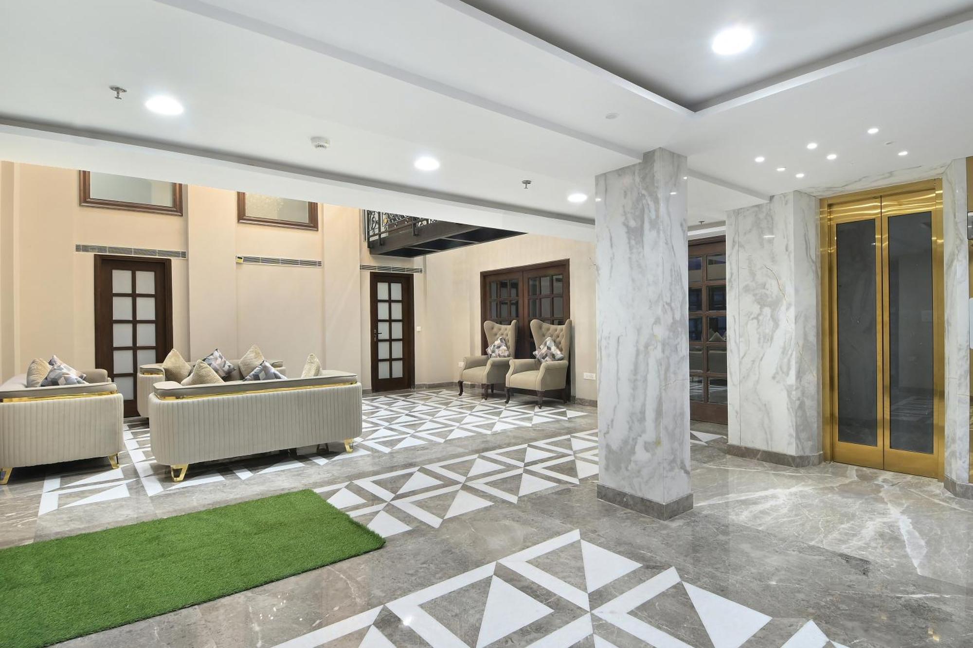 Hotel Sapphire House - 3 Mins Walk From Metro And 5 Mins From Rail Station 뉴델리 외부 사진