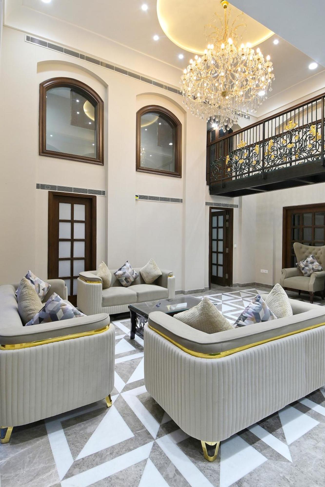 Hotel Sapphire House - 3 Mins Walk From Metro And 5 Mins From Rail Station 뉴델리 외부 사진