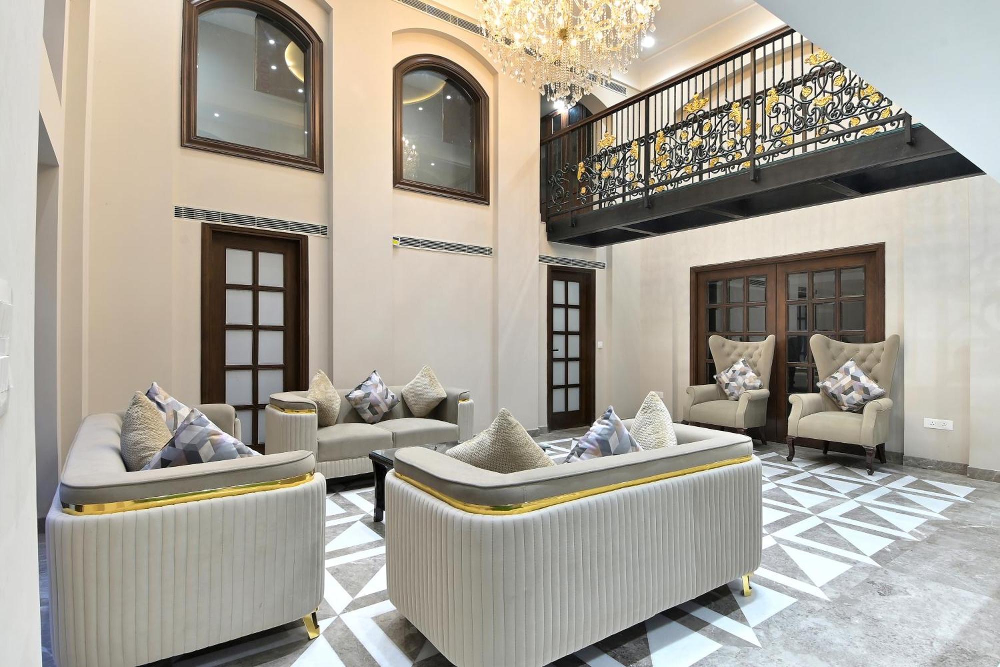 Hotel Sapphire House - 3 Mins Walk From Metro And 5 Mins From Rail Station 뉴델리 외부 사진