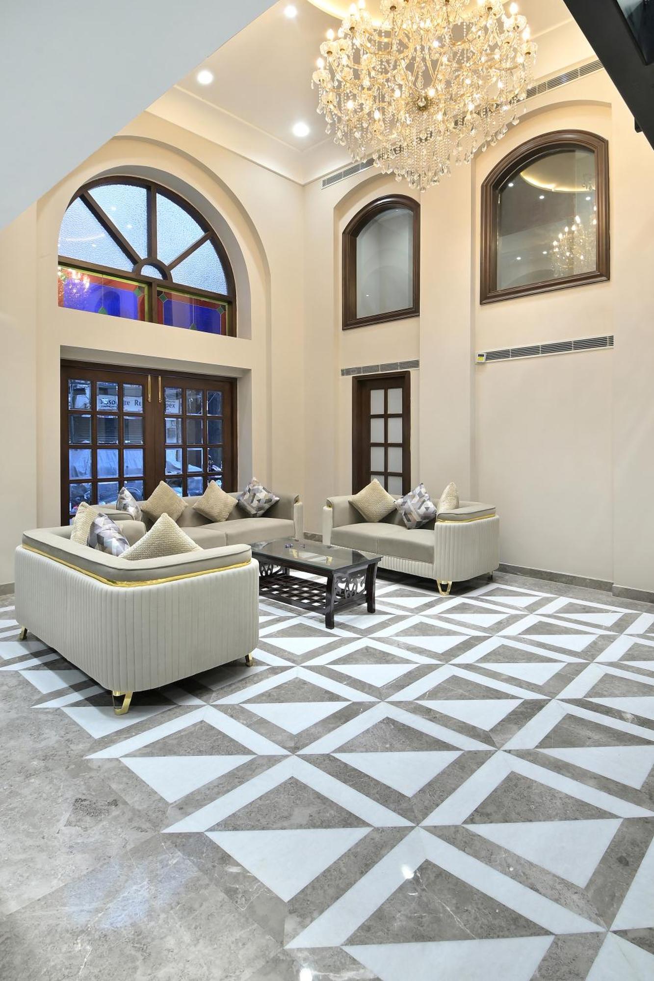 Hotel Sapphire House - 3 Mins Walk From Metro And 5 Mins From Rail Station 뉴델리 외부 사진
